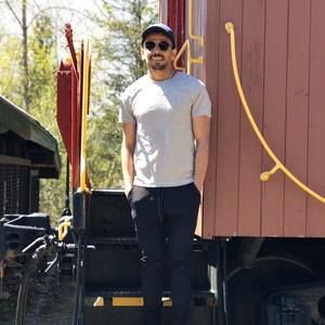 Meet your Posher, Anas